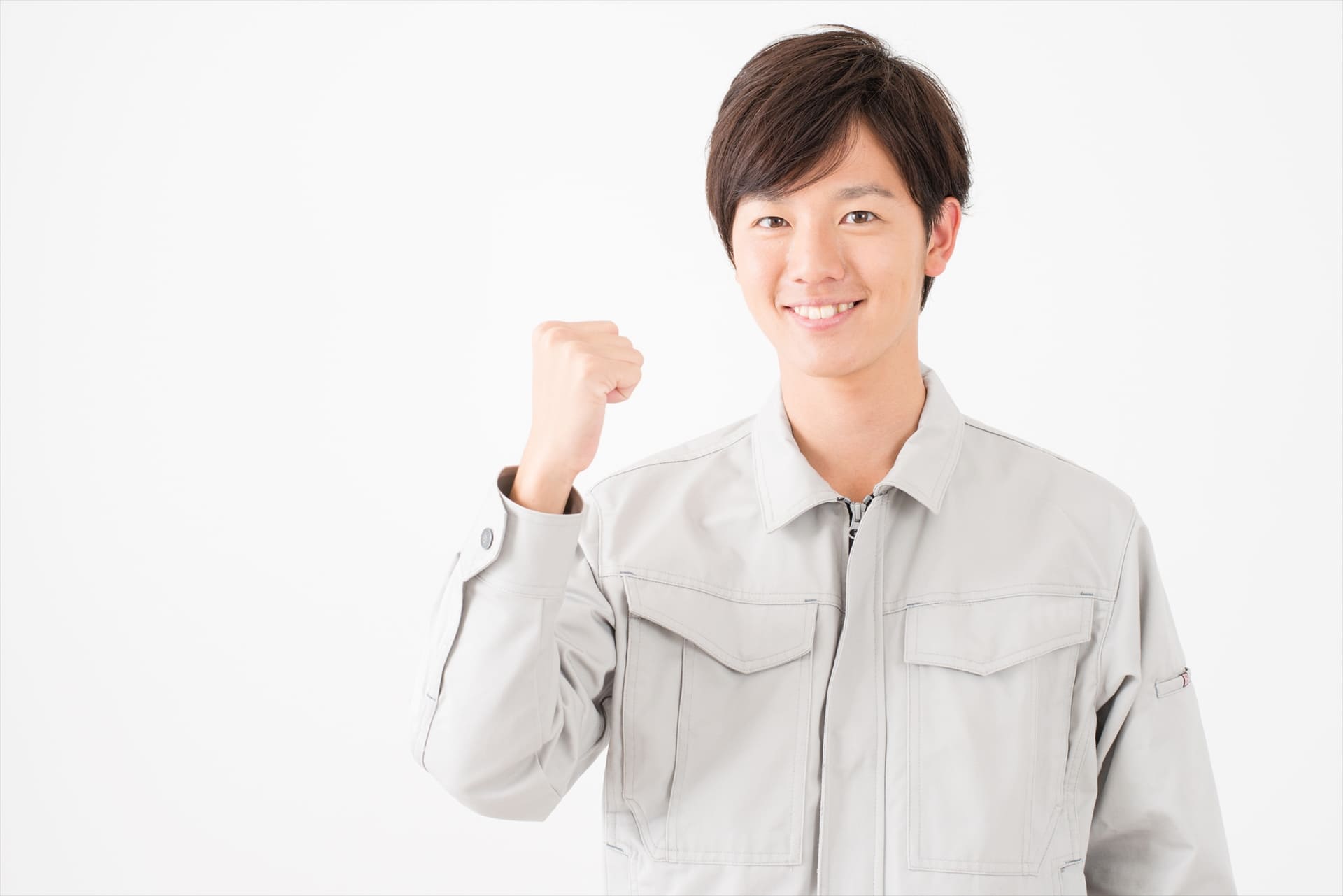 足場の前でポーズを決めるスタッフ